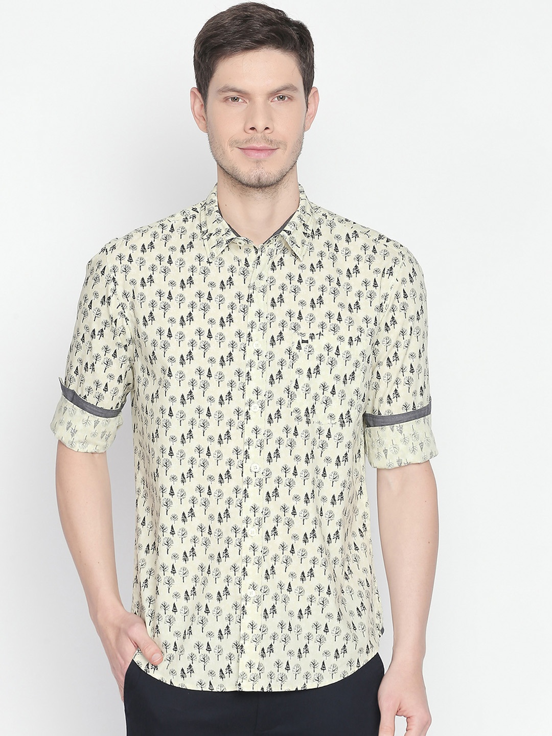 

Basics Men Green Slim Fit Printed Casual Shirt