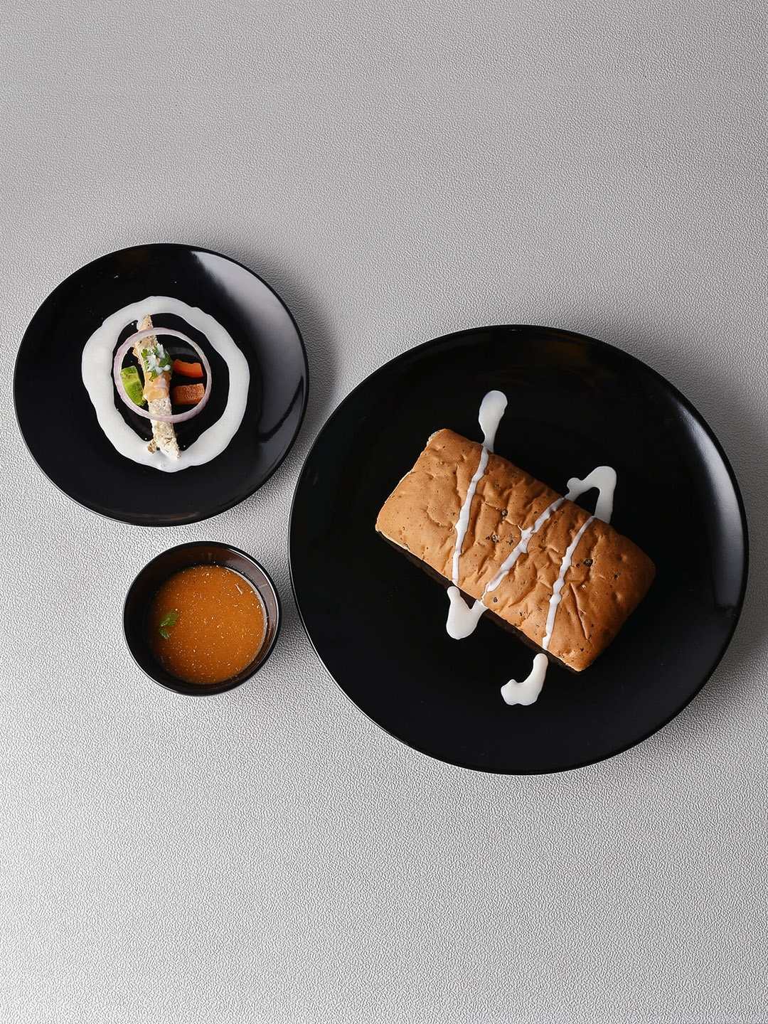 

Ariane Black 12 Pieces Fine Porcelain Glossy Prime Dinner Set