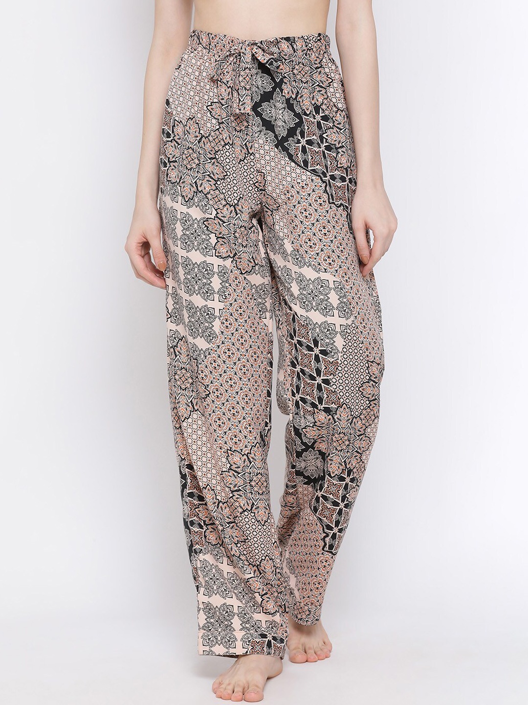 

Oxolloxo Women Beige & Black Printed Lounge Pants