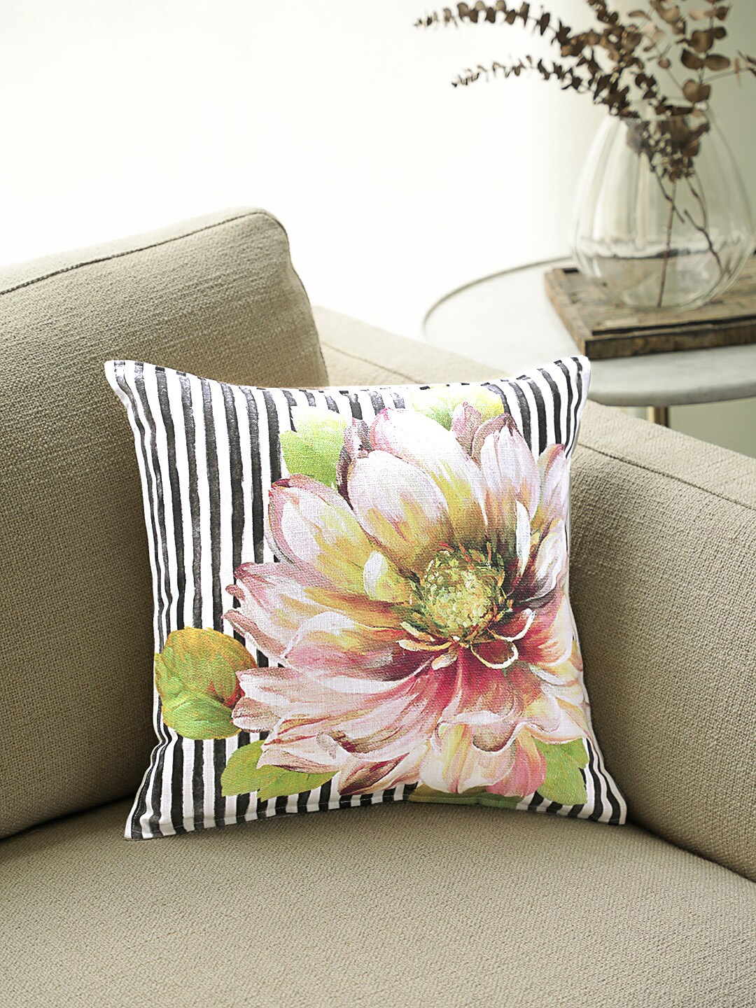 

BLUE BOAT Black & Pink Single Floral Square Cushion Cover