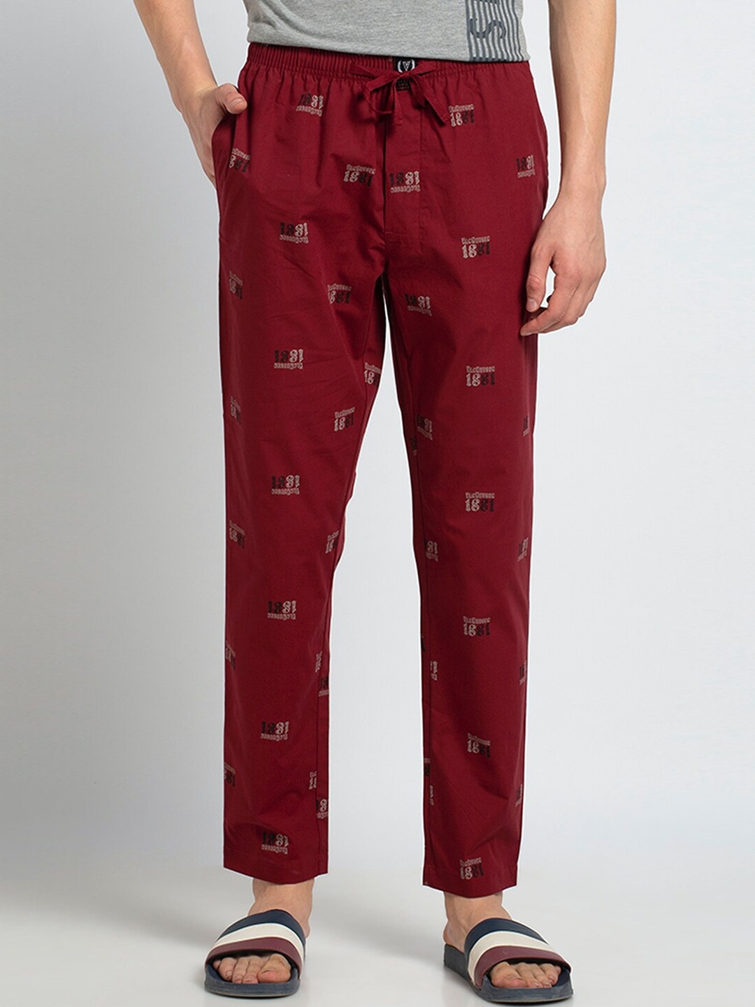

Van Heusen Men Printed Varsity Inspired Drawstring Waist Pyjamas, Maroon