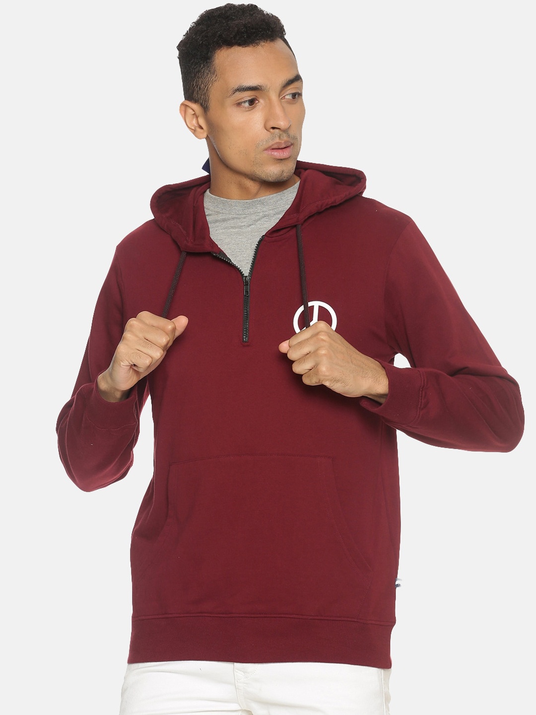 

Chennis Men Maroon Solid Hooded Sweatshirt