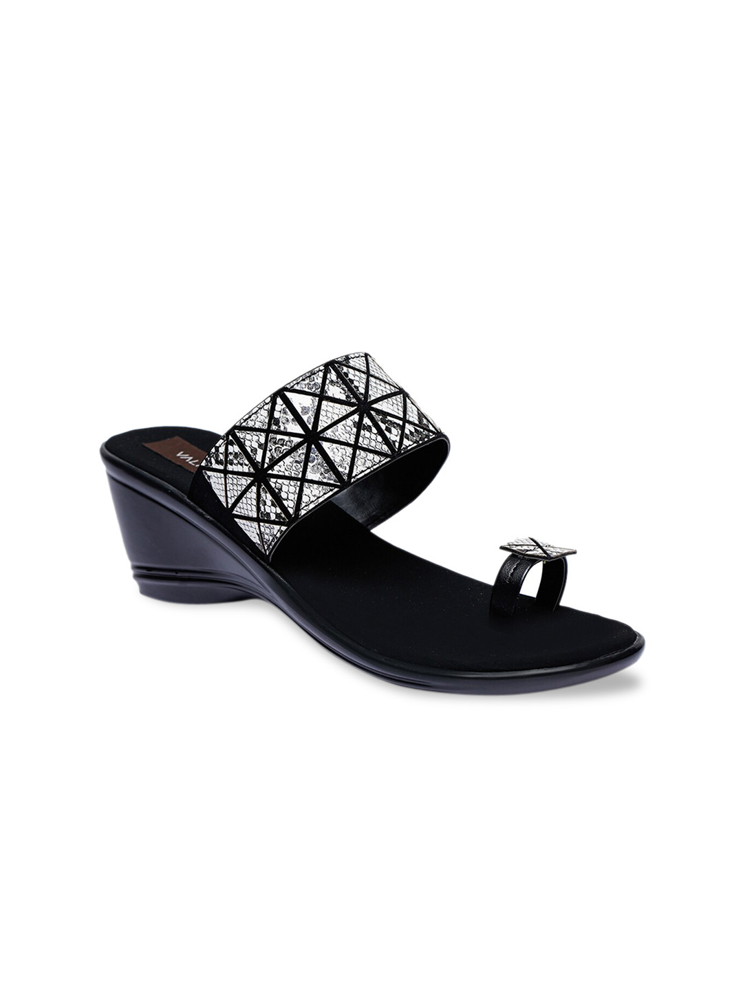 

VALIOSAA Women White & Black Printed Sandals