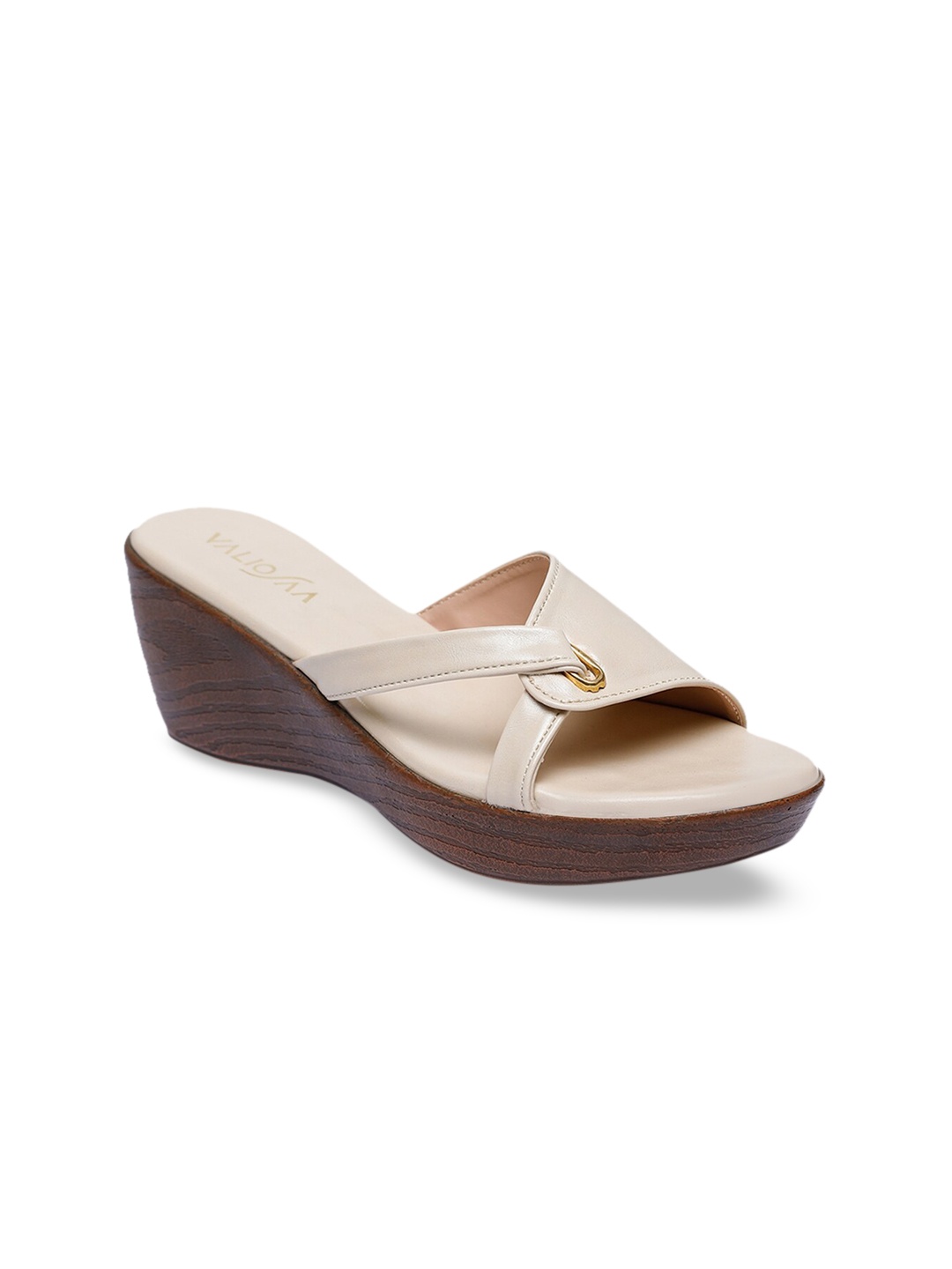 

VALIOSAA Women Cream-Coloured Solid Sandals