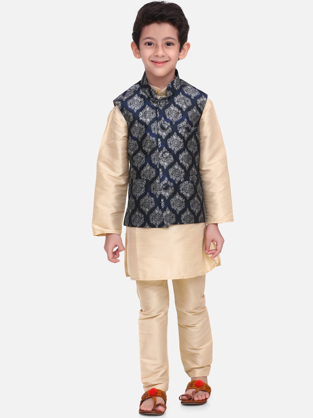 

LilPicks Boys Beige Solid Kurta with Trousers & Jacket