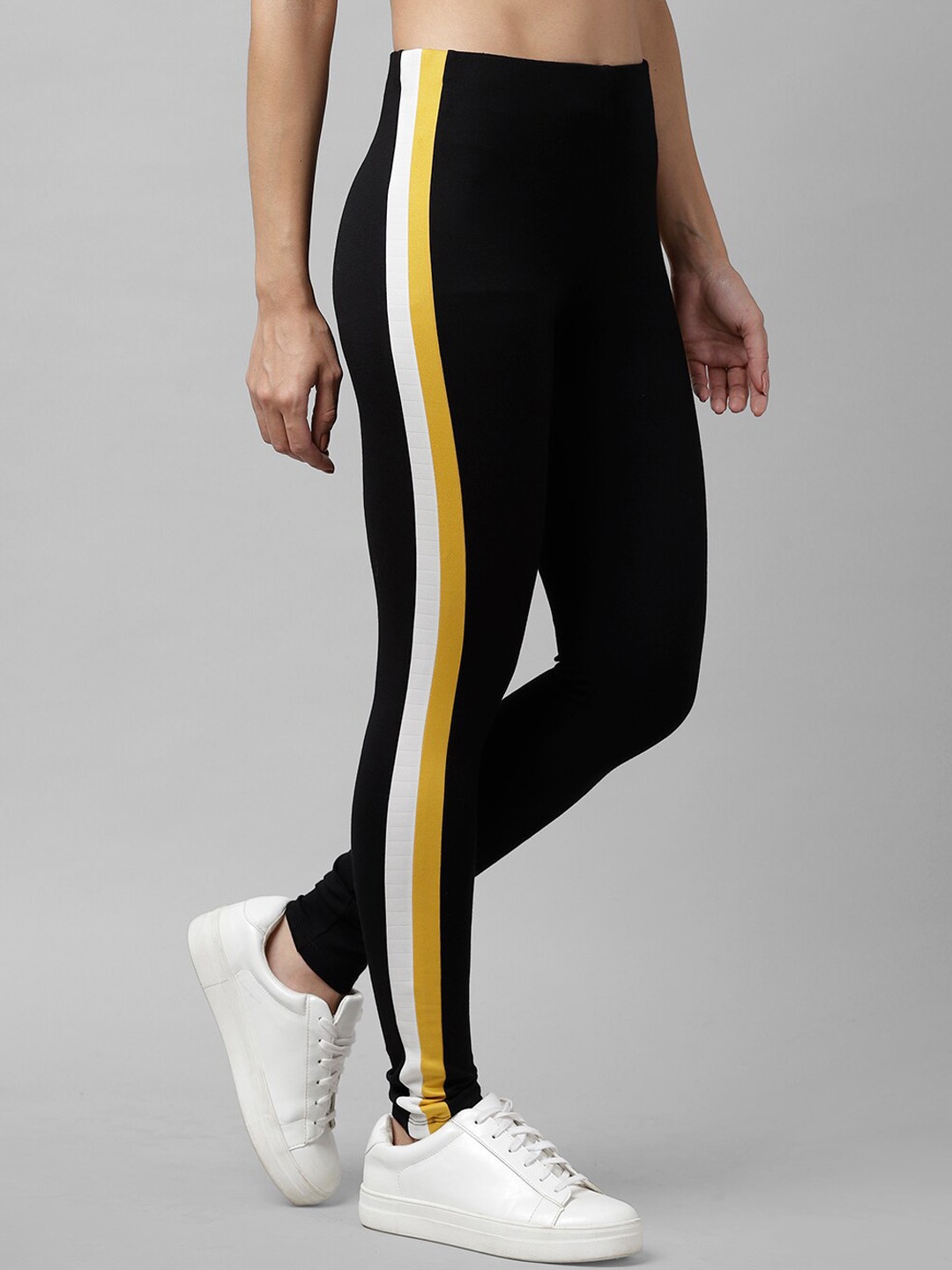 

KASSUALLY Women Black Solid Slim-Fit Treggings