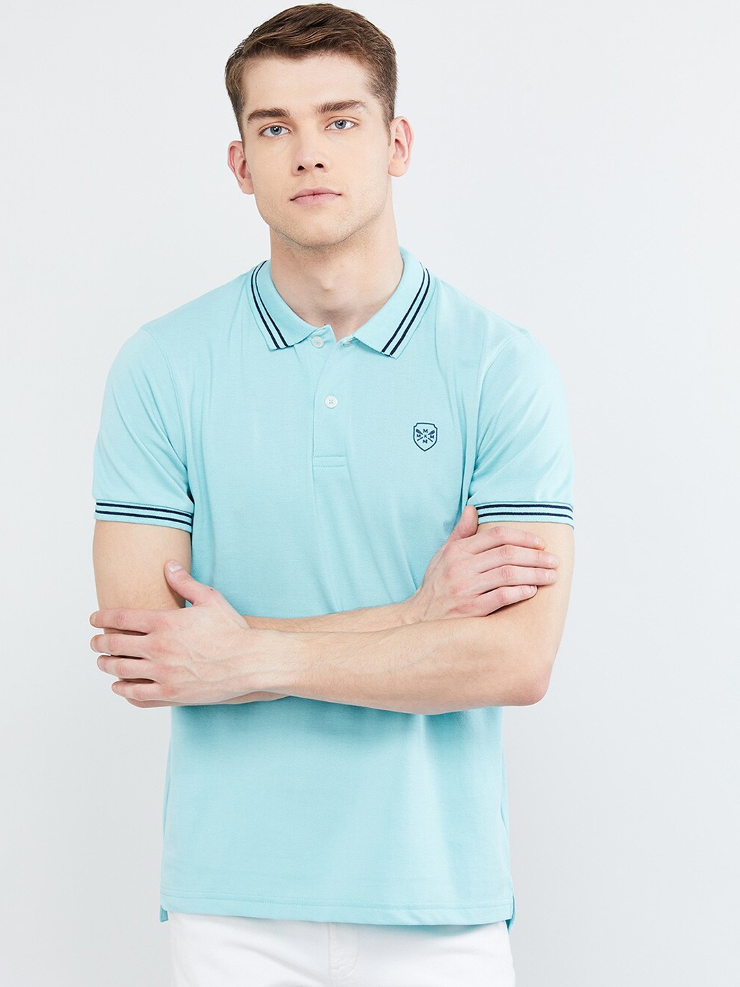 

max Men Blue Solid Polo Collar T-shirt