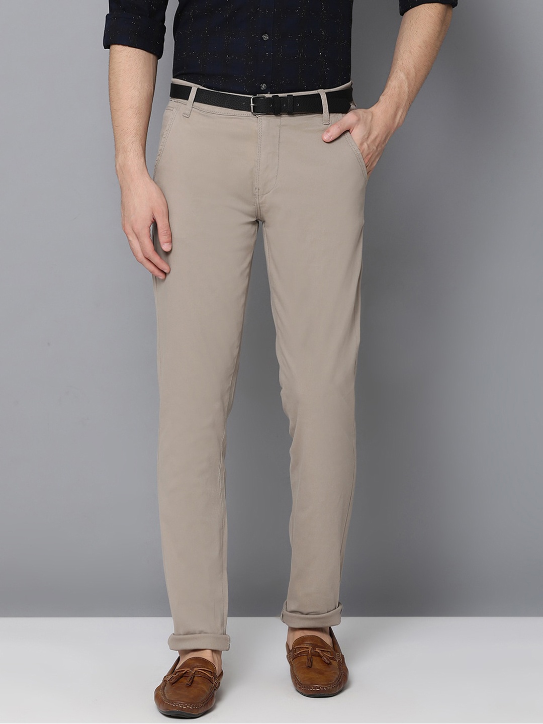 

LINDBERGH Men Brown Slim Fit Solid Chinos