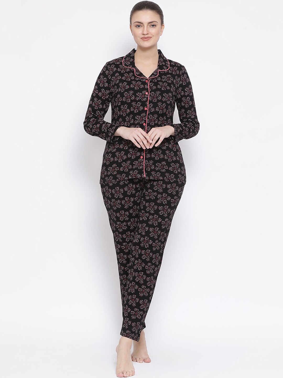

Kanvin Women Black & White Printed Night Suit