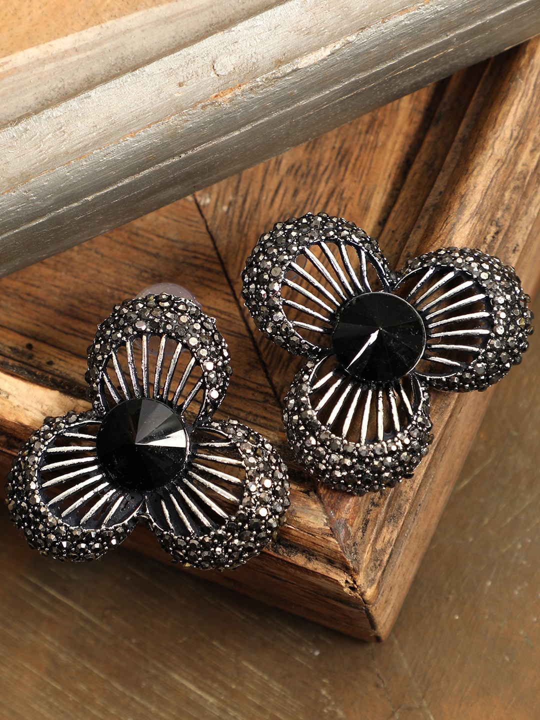 

ANIKAS CREATION Silver-Plated & Gunmetal-Toned Floral Studs, Metallic