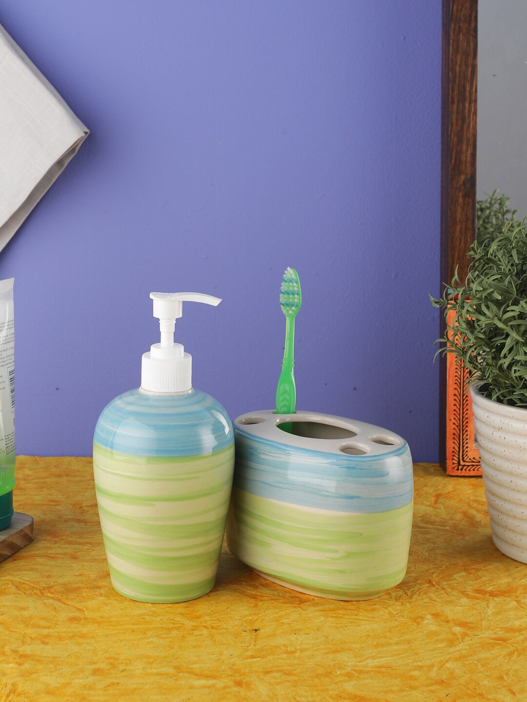 

VarEesha Green & Blue Printed Ananda Ceramic Two Piece Bathroom Accessories Set