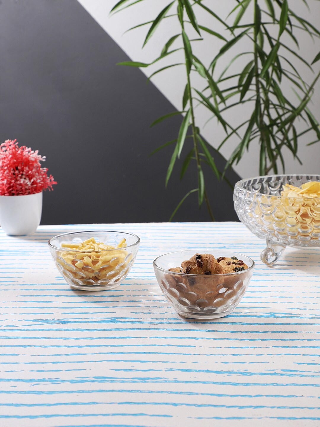 

CDI Set Of 4 Transparent Solid Glass Bowls