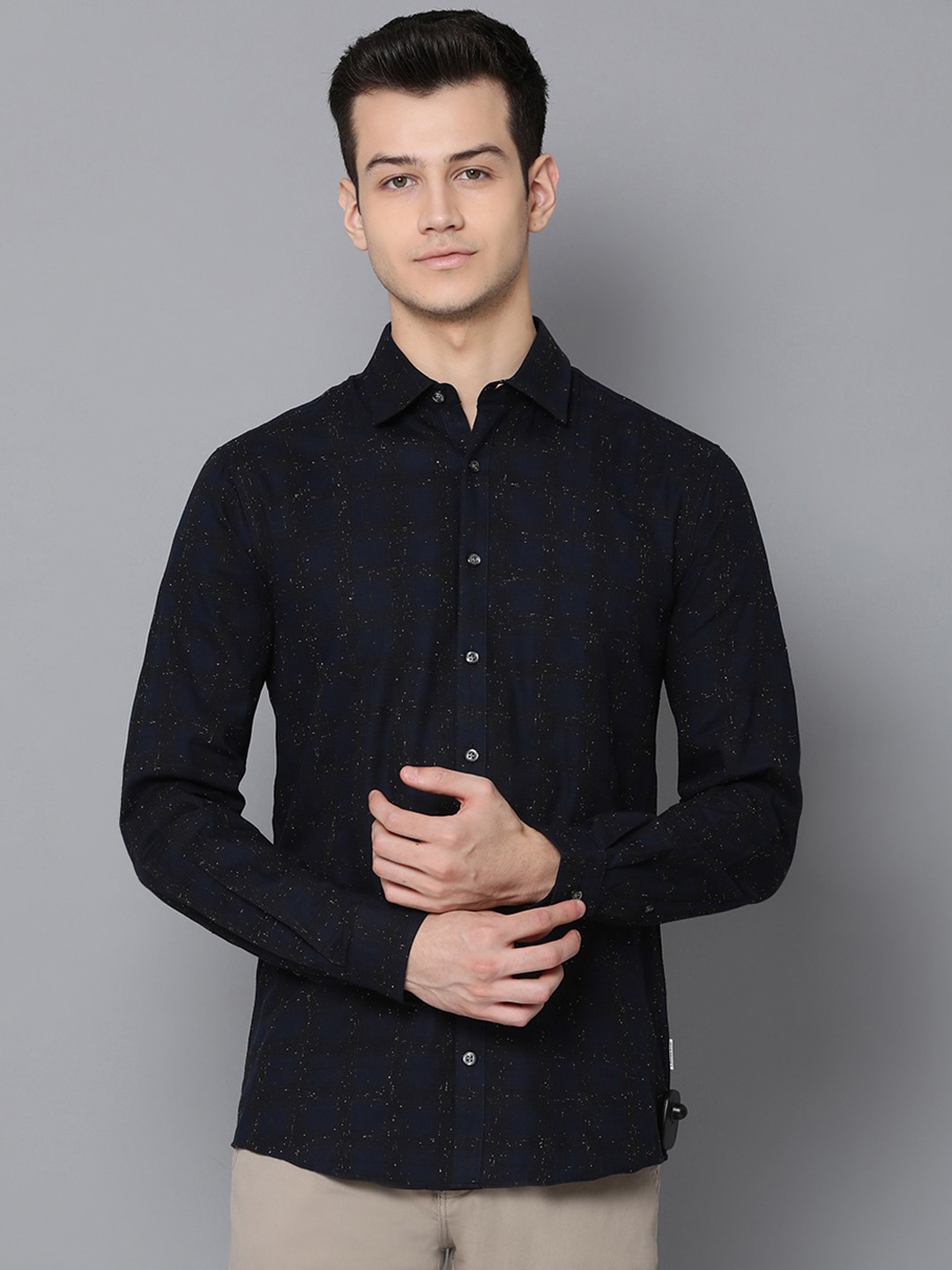

LINDBERGH Men Navy Blue & Black Slim Fit Solid Casual Shirt