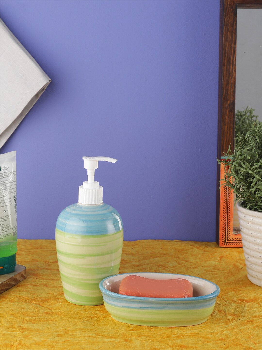 

VarEesha Green & Blue Printed Ananda Ceramic Two Piece Bathroom Accessories Set
