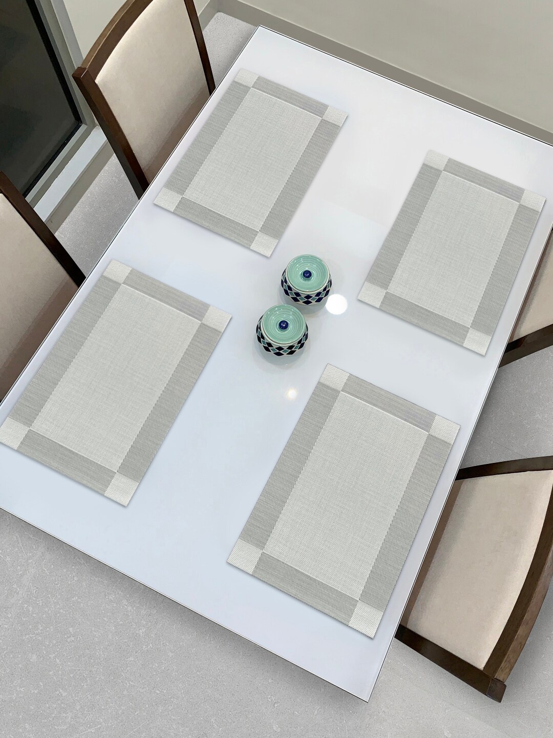 

HOKIPO Set Of 4 Silver-Toned Solid Washable Table Placemats