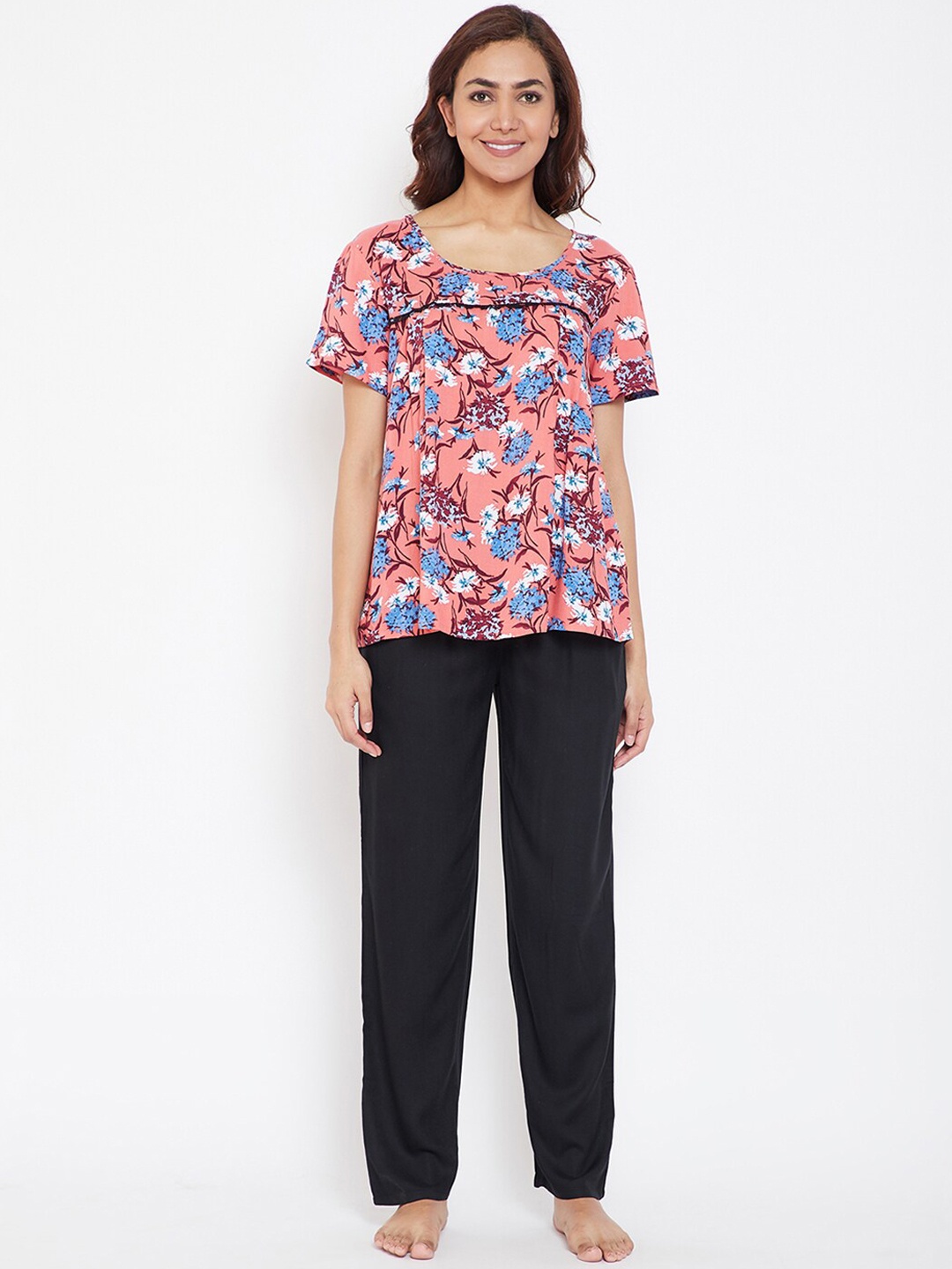 

Clovia Women Peach-Coloured & Black Printed Night suit