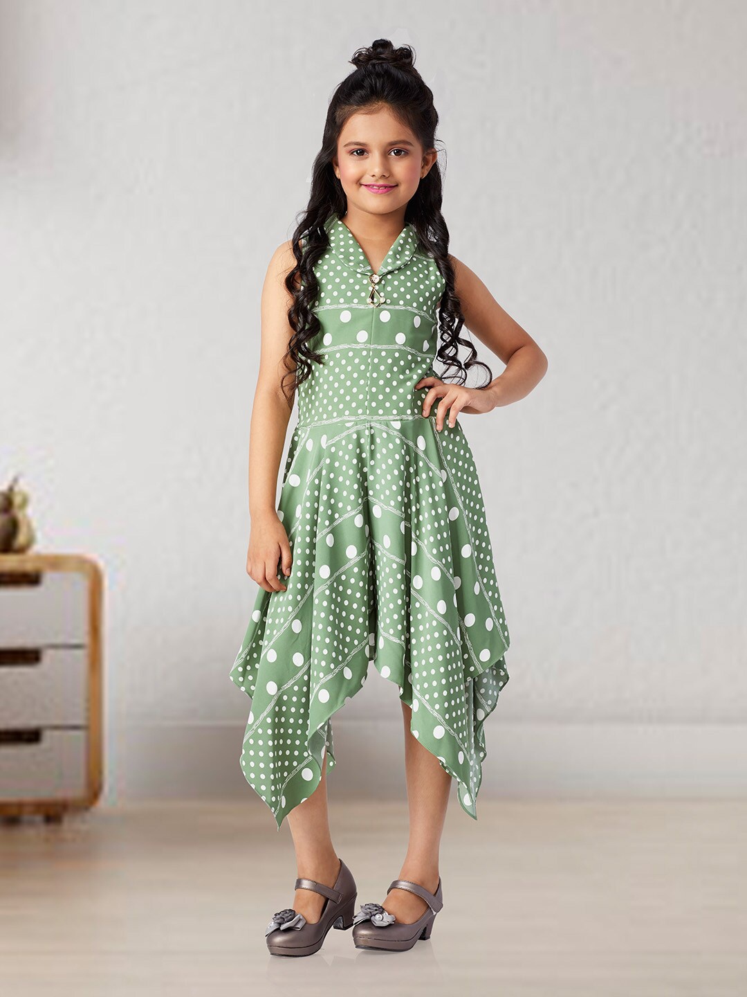 

Peppermint Girls Green & White Polka Dots Printed Capri Jumpsuit