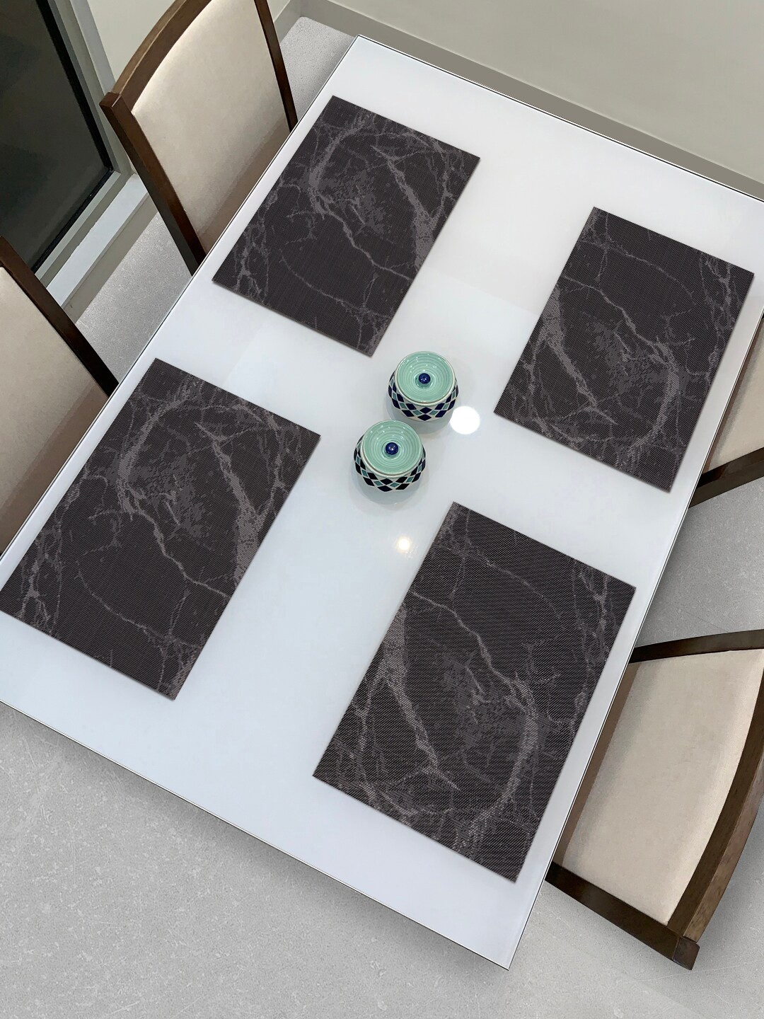 

HOKIPO Set Of 4 Black & White Printed Heat Resistant Table Placemats