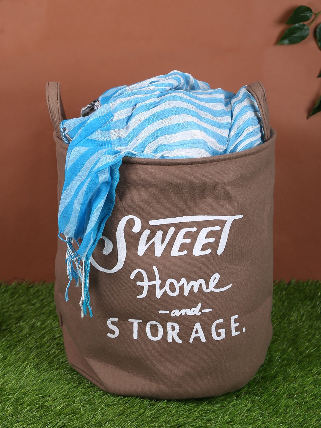 

Cortina Brown & White Printed Laundry Bag