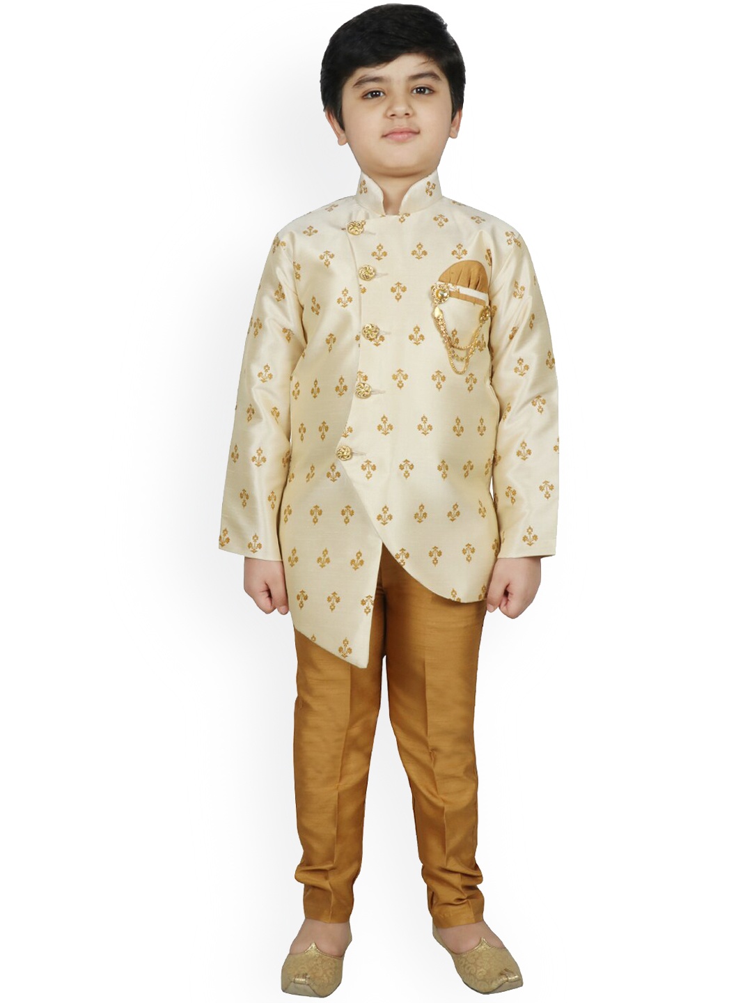 

SG YUVRAJ Boys Off White & Gold-Coloured Raw Silk Sherwani