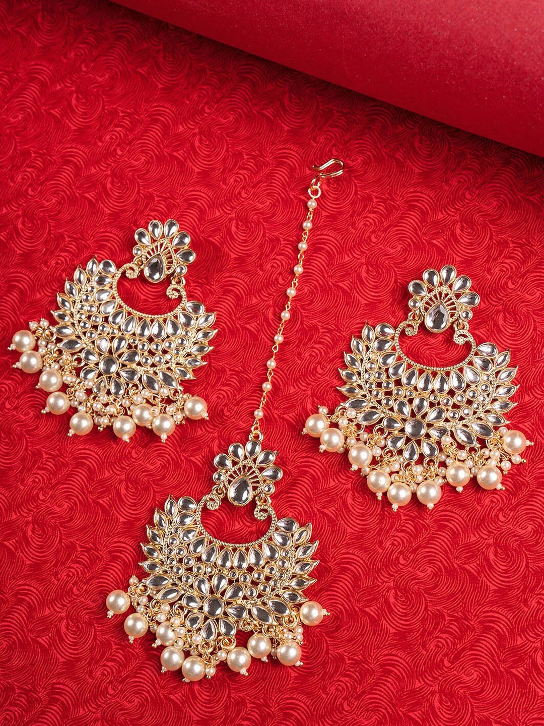 

Shoshaa Gold-Plated White Kundan-Studded Beaded Handcrafted Jewellery Set
