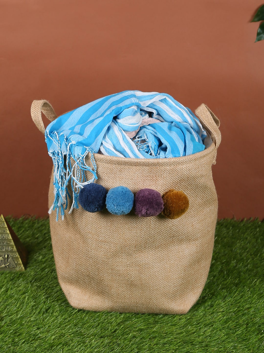 

Cortina Brown Solid Laundry Bag
