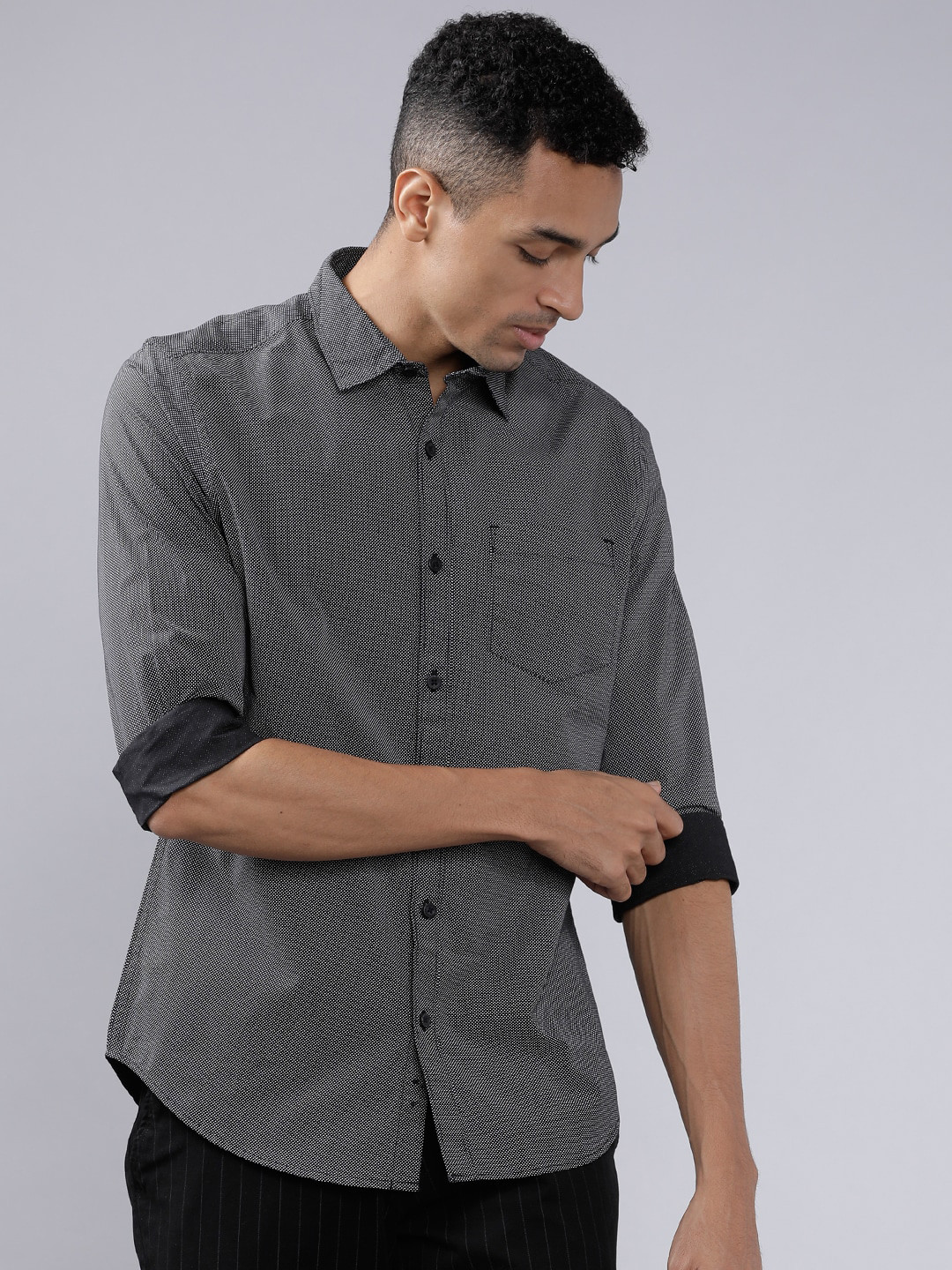 

HIGHLANDER Men Black & White Slim Fit Printed Casual Shirt