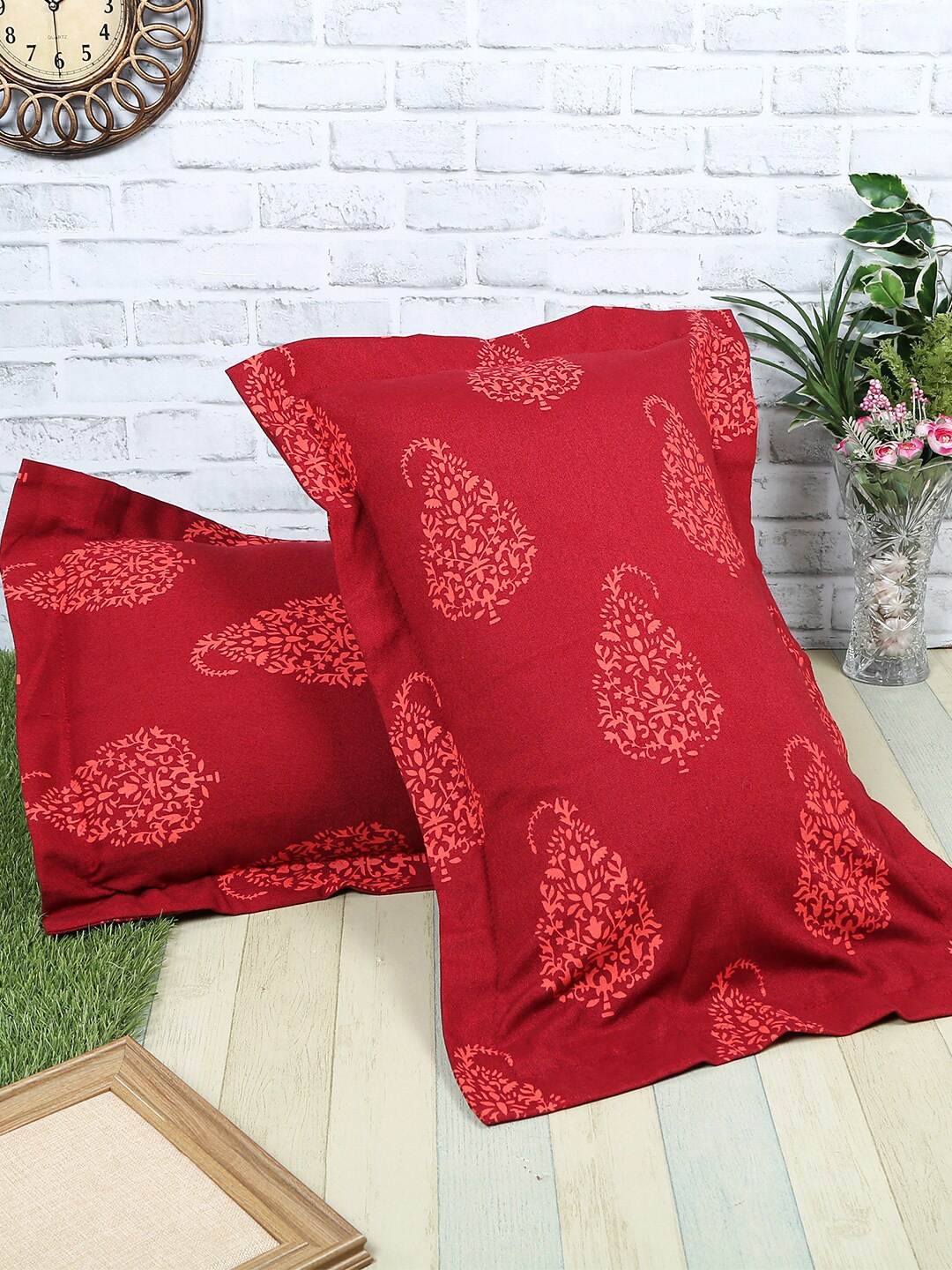 

Soumya Set of 2 Maroon Printed Pillow Covers