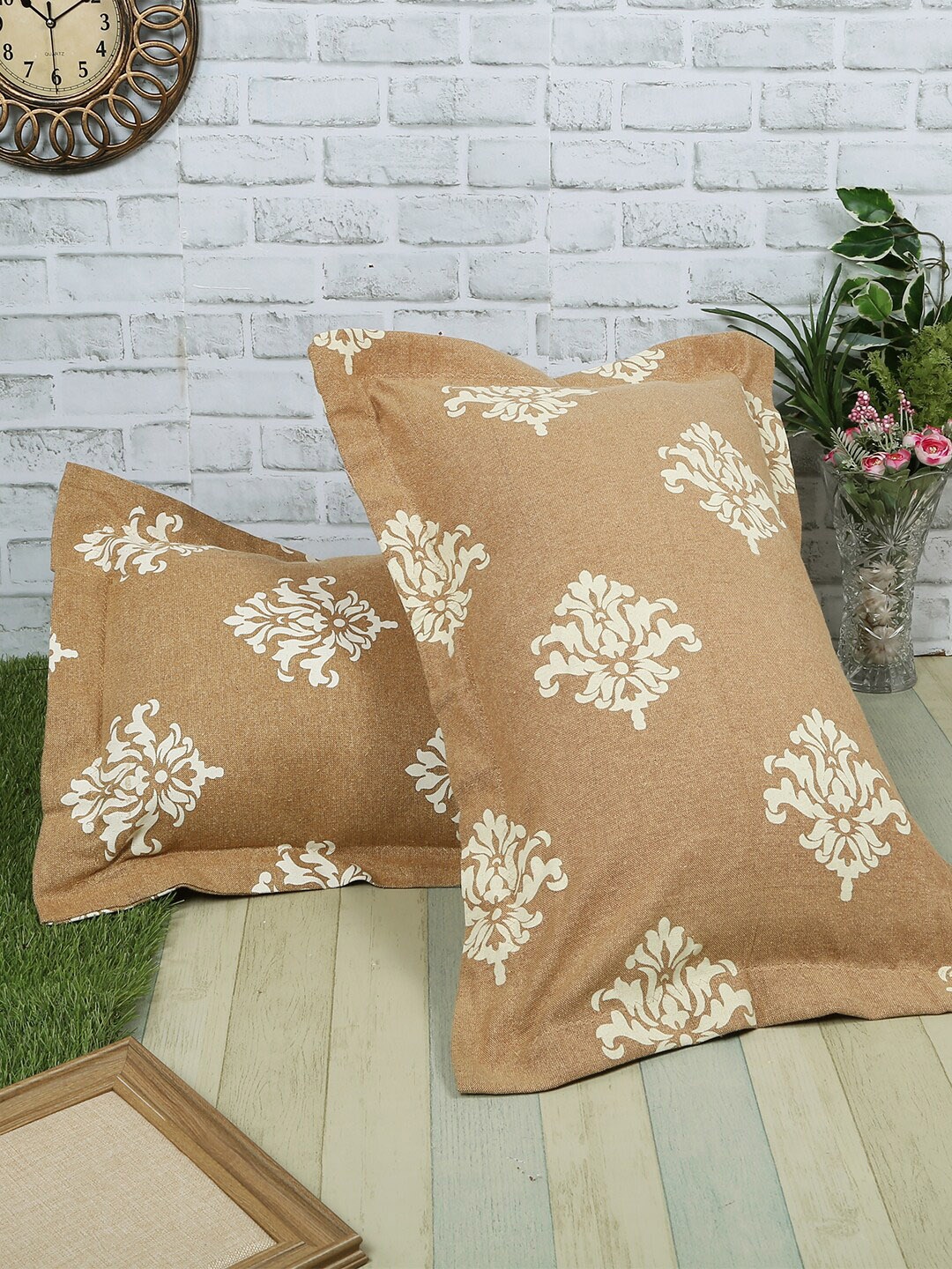 

Soumya Set of 2 Beige & White Premium Cotton Printed Pillow Covers