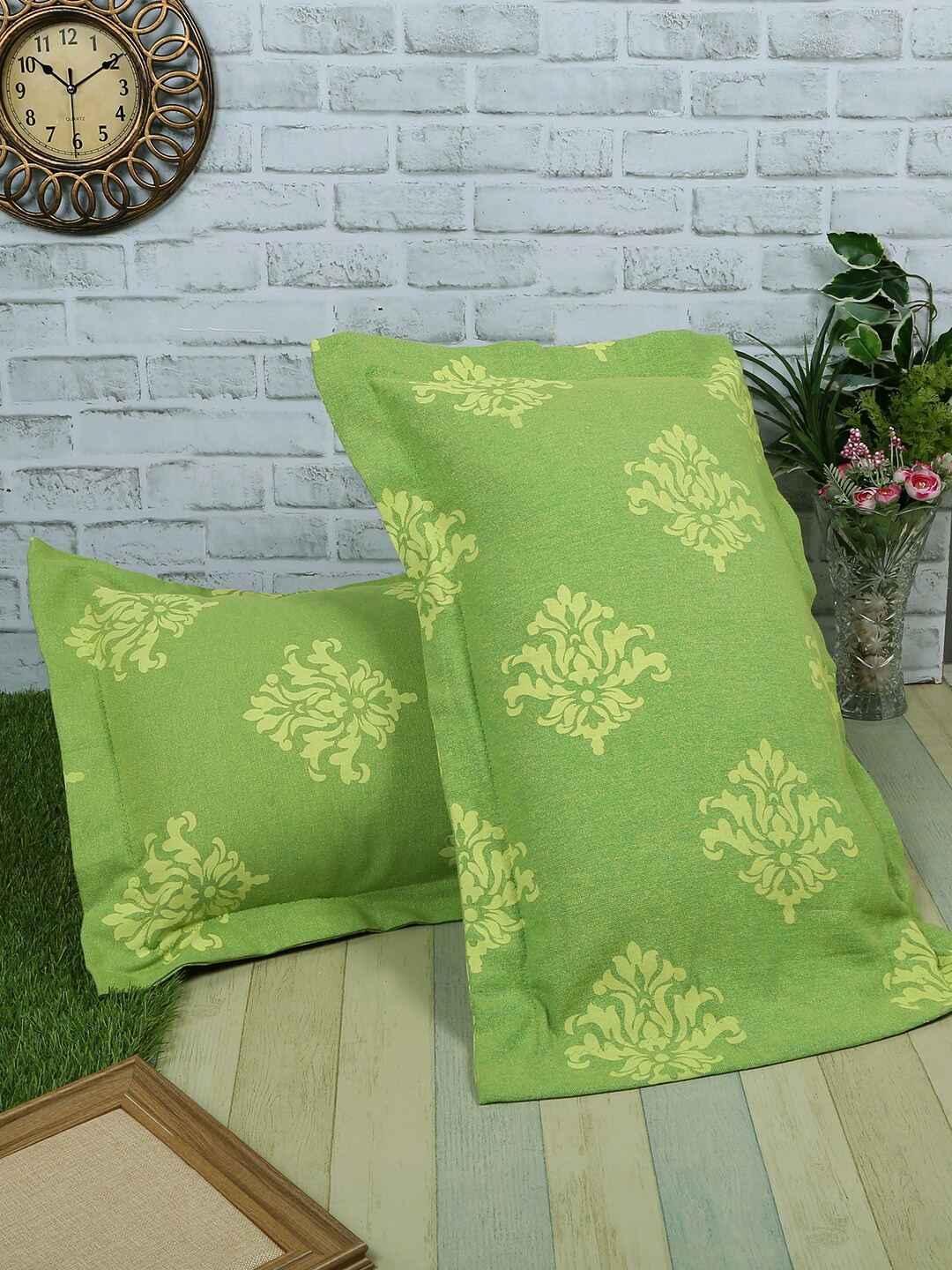 

Soumya Set Of 2 Green Premium Cotton Printed Pillow Covers