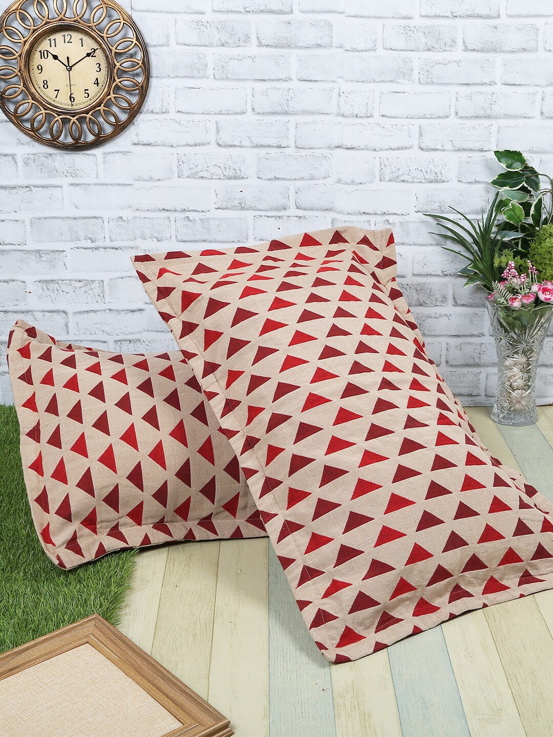 

Soumya Set of 2 Beige & Maroon Pyramid Pillow Covers