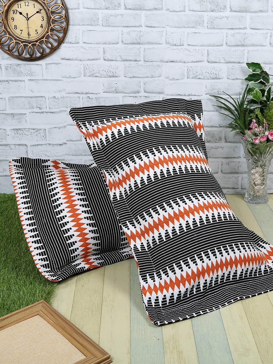 

Soumya Set of 2 Black & White Geometric Pillow Covers