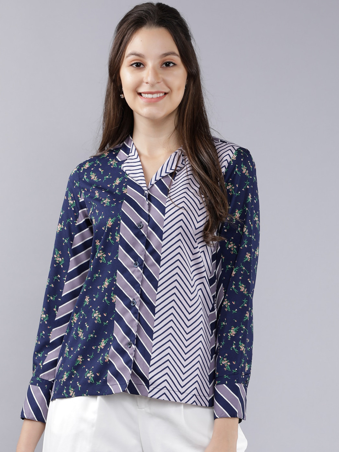 

Tokyo Talkies Women Purple & White Regular Fit Printed Casual Shirt