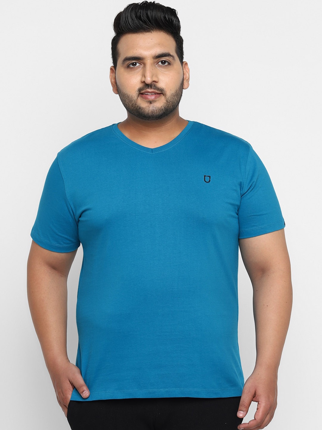 

Urbano Plus Men Blue Solid V-Neck Pure Cotton T-shirt