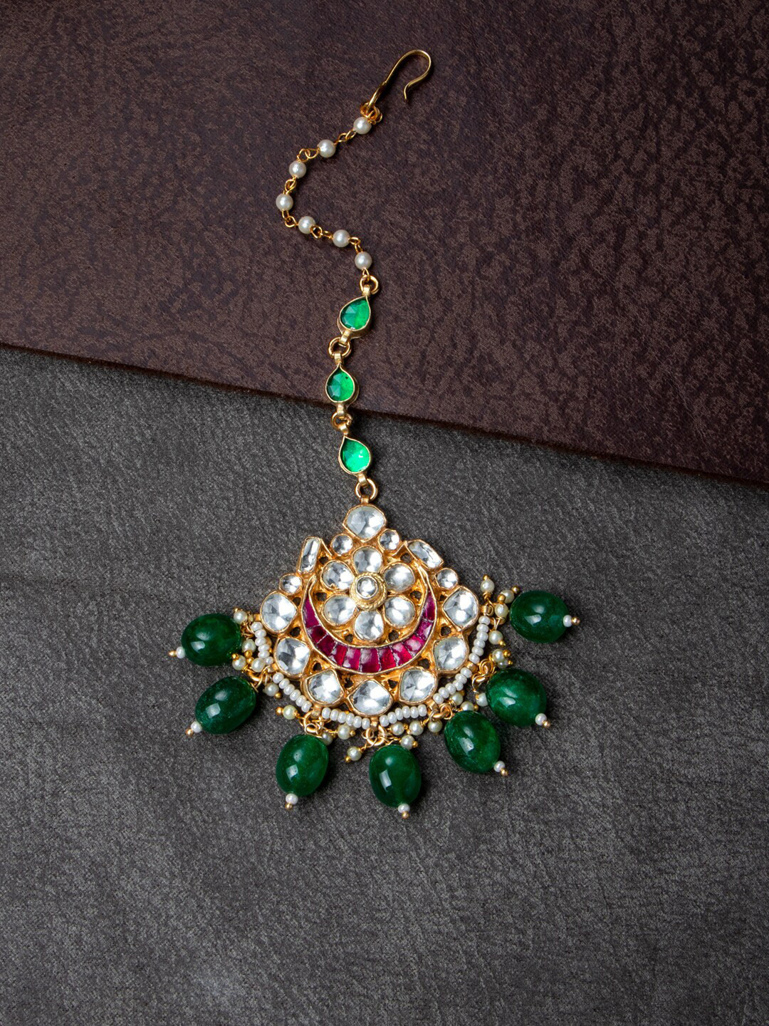 

MORKANTH JEWELLERY Gold-Plated Green & White Kundan-Studded Beaded Handcrafted Maang Tikka