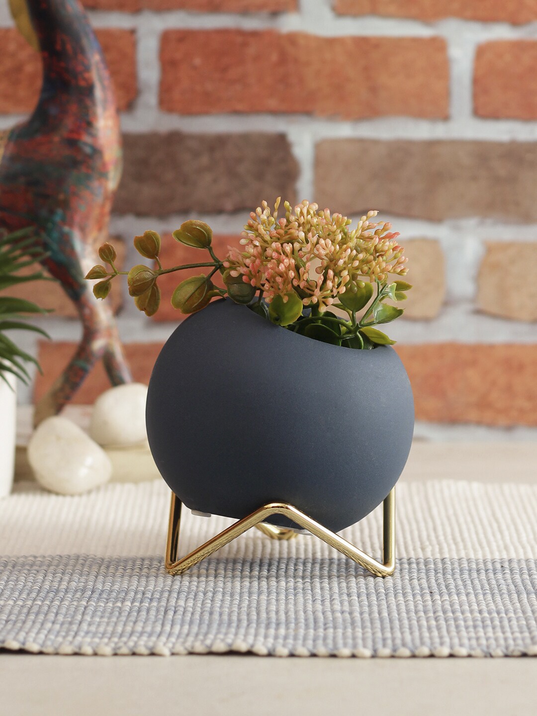 

TAYHAA Blue & Gold-Toned Ceramic Vase With Stand
