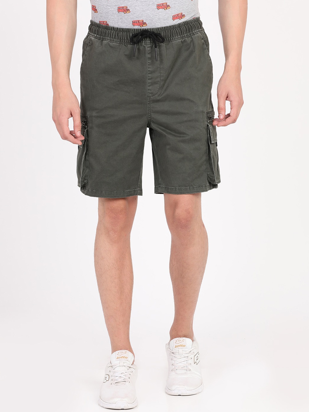 

Breakbounce Men Olive Green Solid Regular Fit Cotton Cargo Shorts