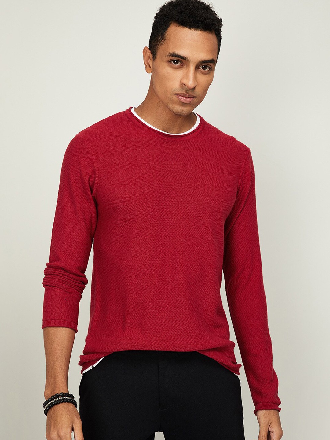 

Bossini Men Red Solid Pullover Sweater