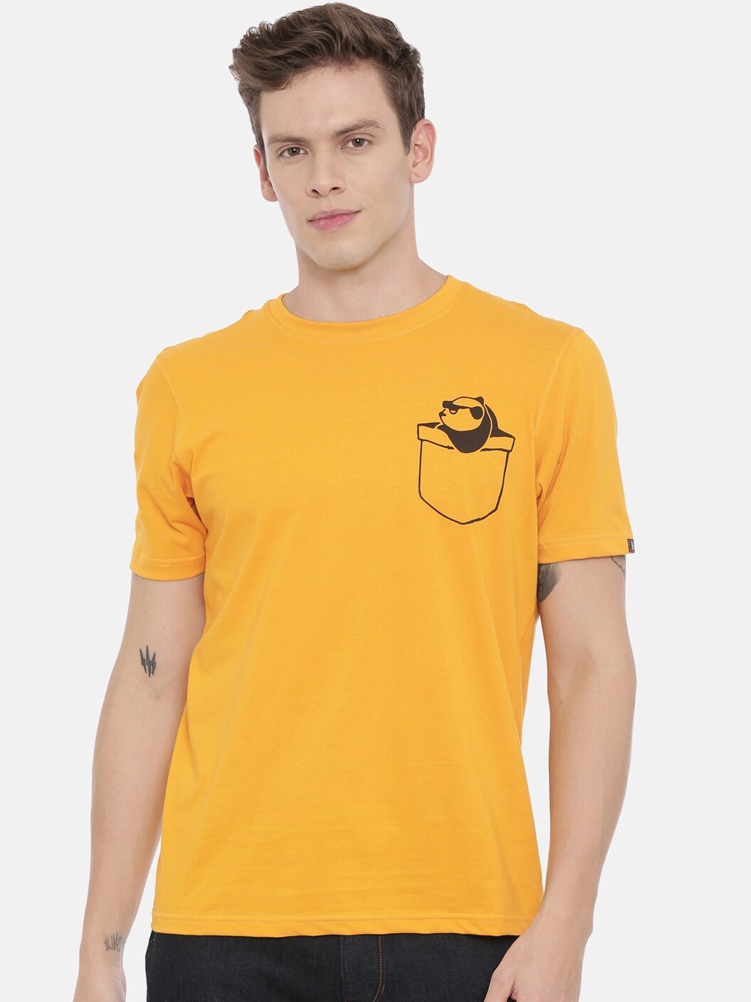 

Bushirt Men Mustard Solid Round Neck T-shirt