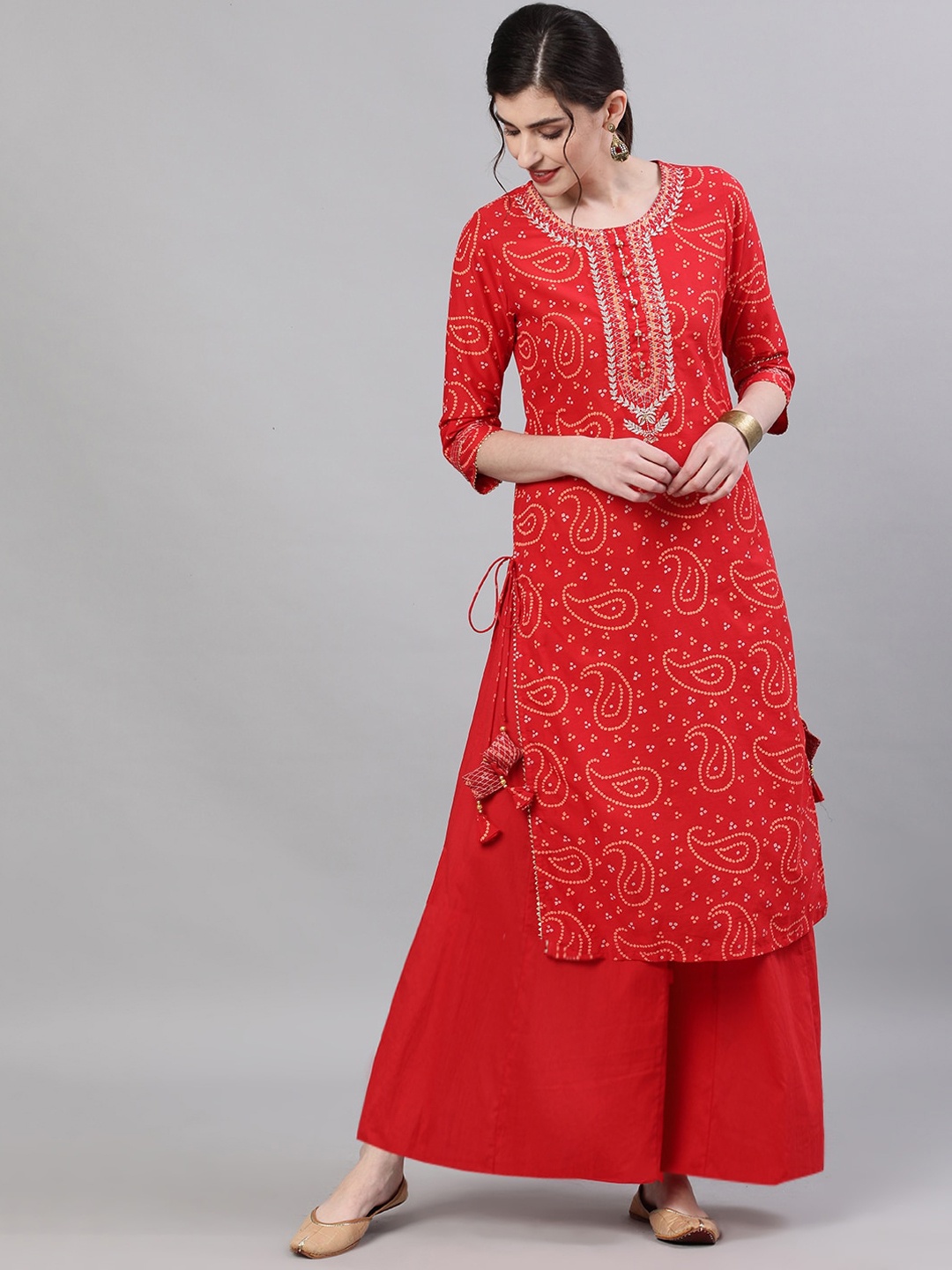 

Ishin Women Red Printed Straight Kurta