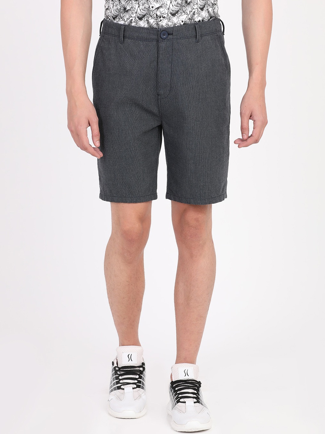 

Breakbounce Men Grey Solid Slim Fit Regular Shorts