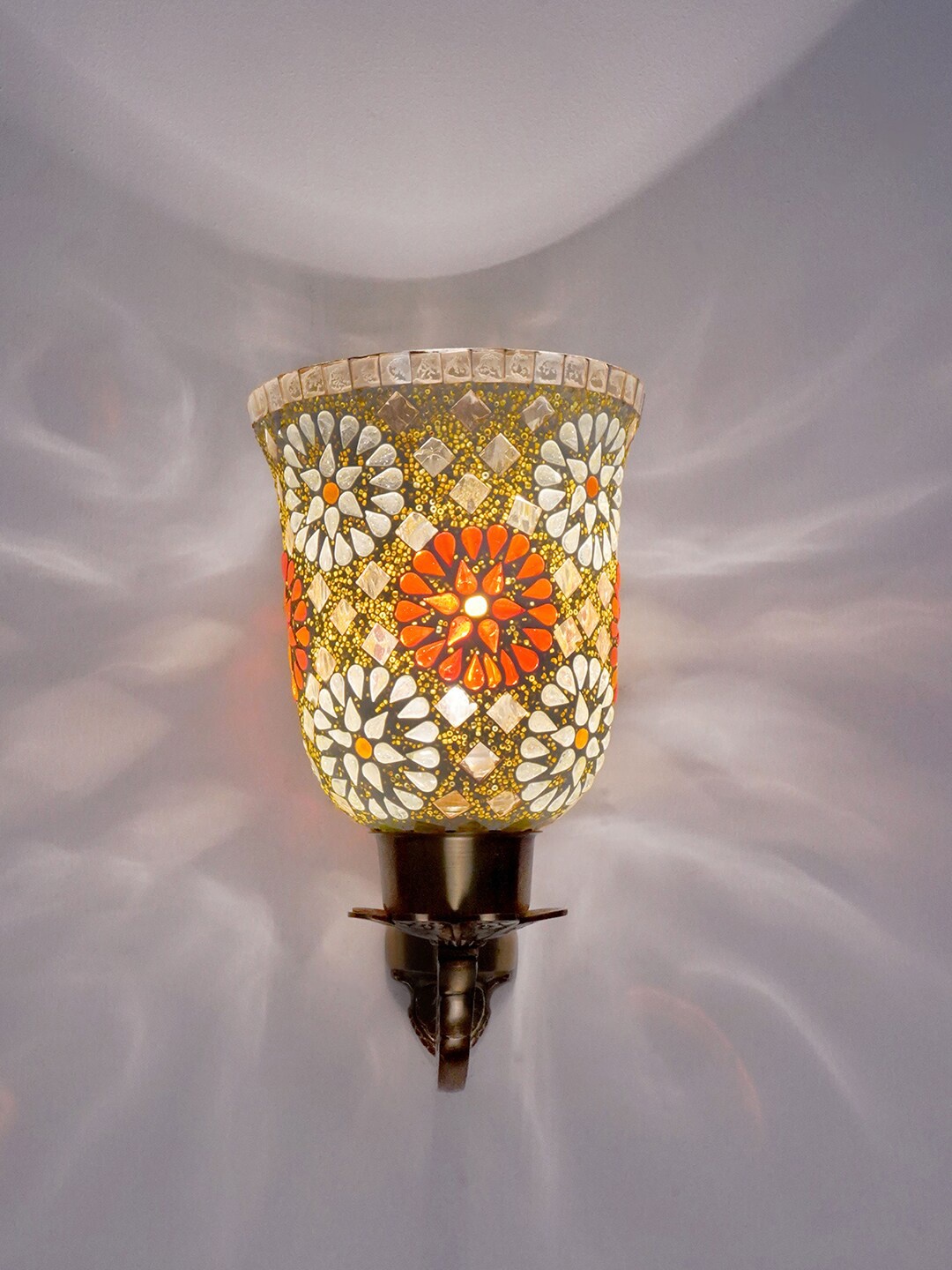 

Fos Lighting Gold-Toned & White Textured Mosaic Glass Wallchiere