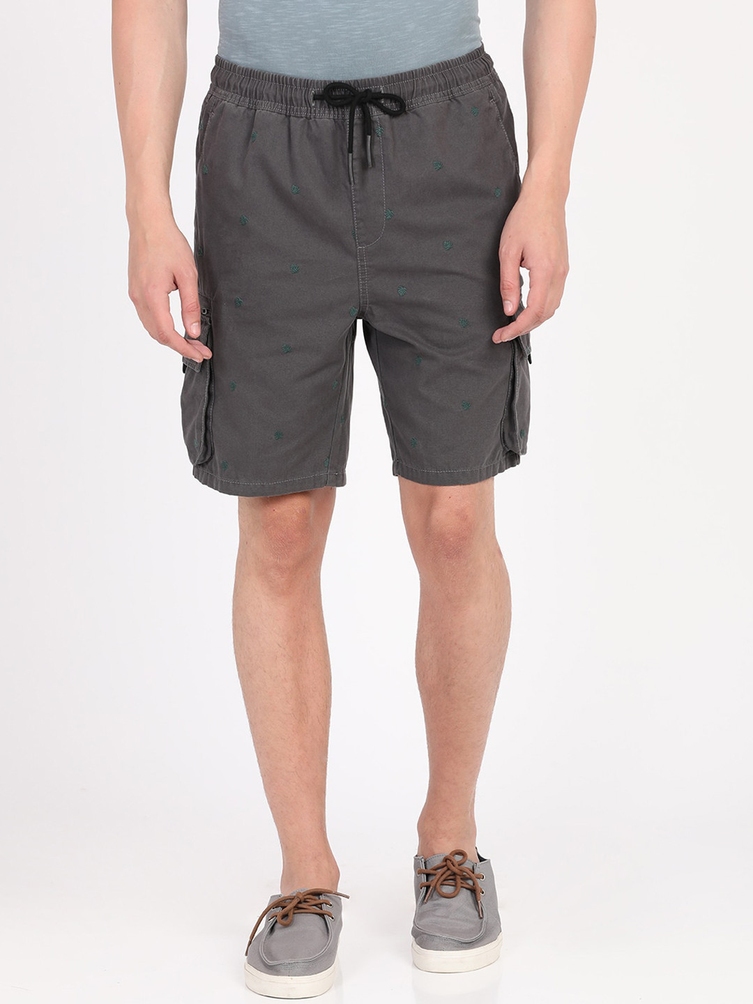 

Breakbounce Men Grey Solid Regular Fit Cargo Shorts