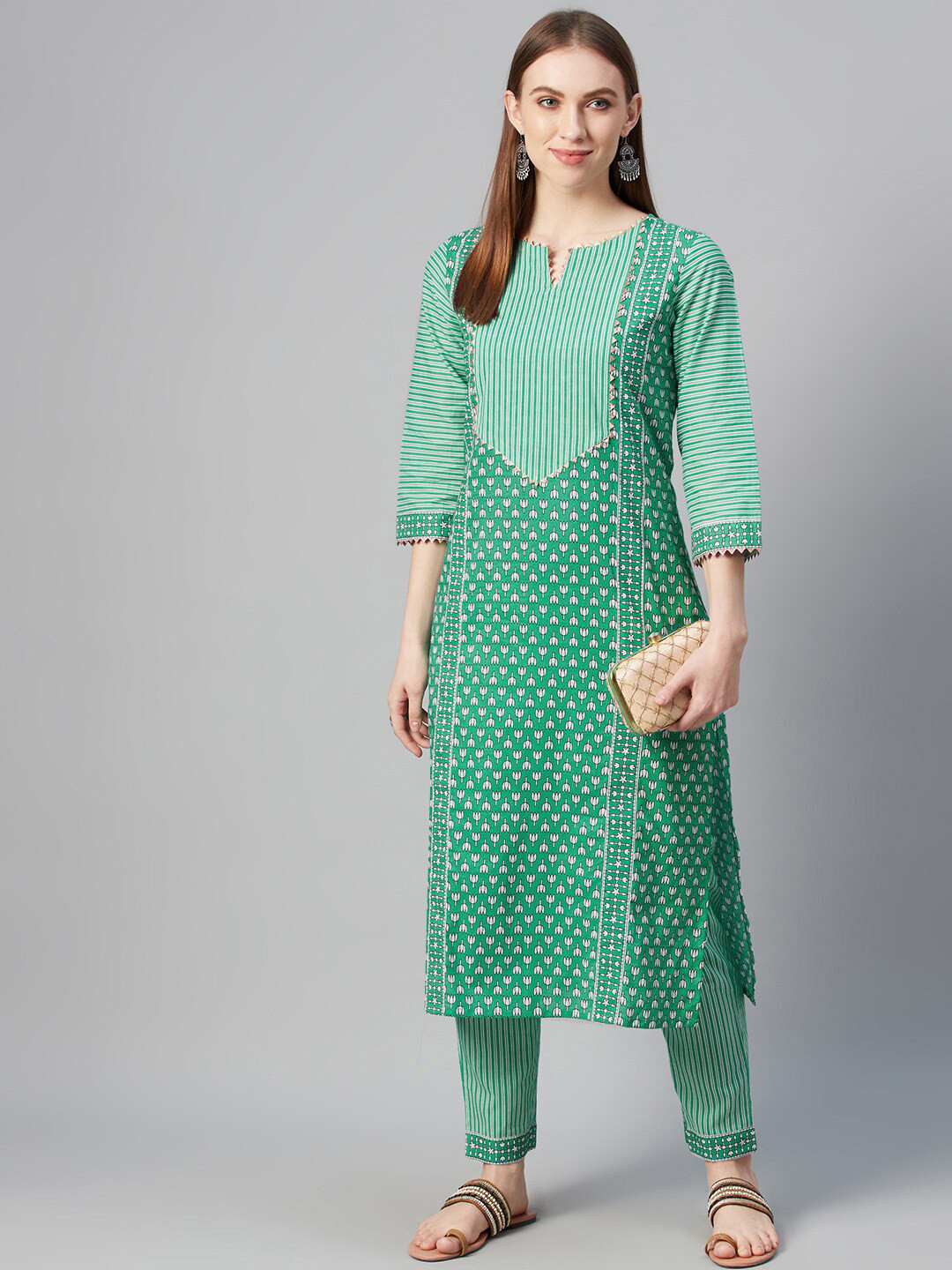 

ZIYAA Women Green Embroidered Straight Kurta