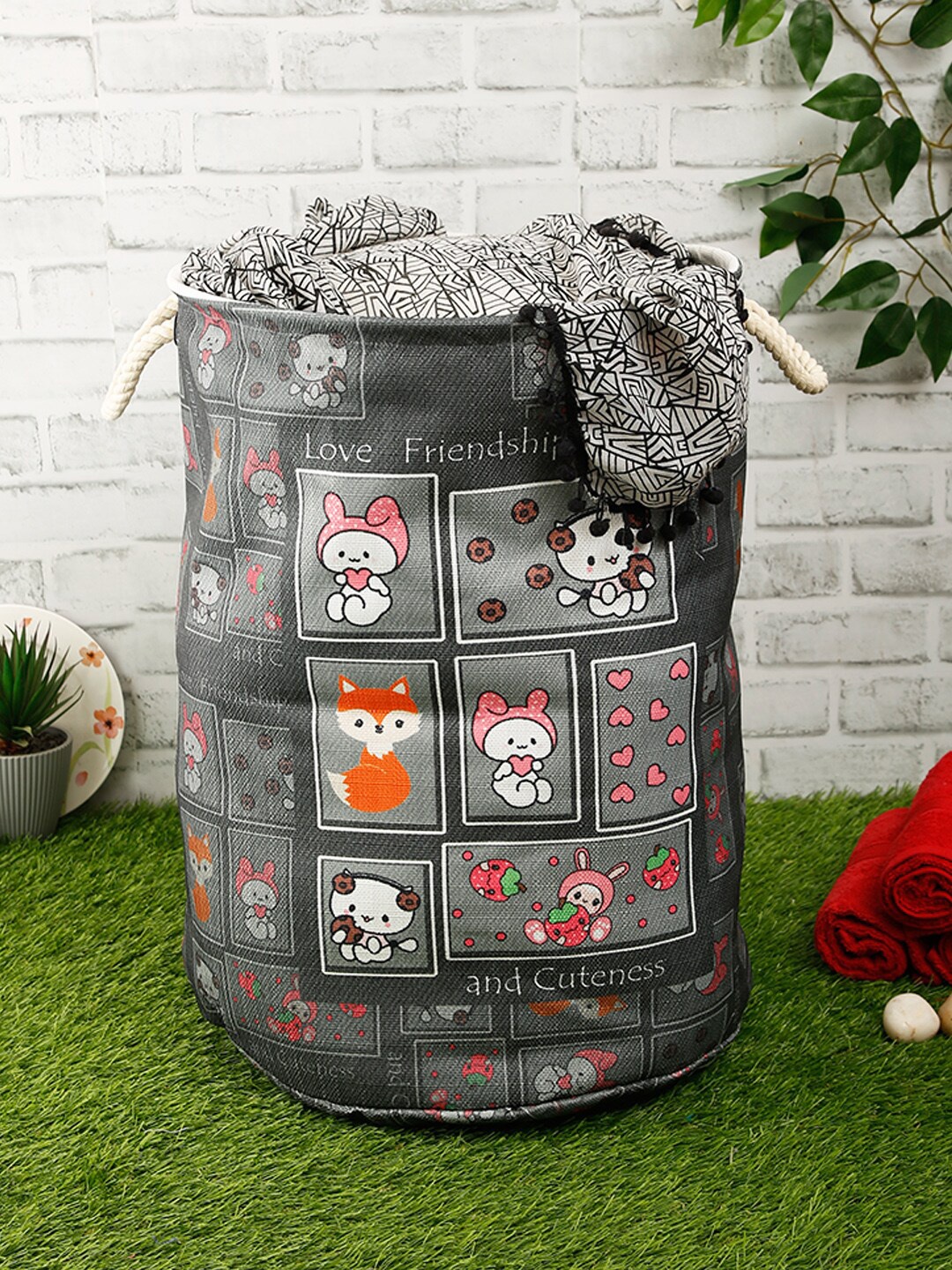 

ROMEE Unisex Grey Printed Laundry Bag