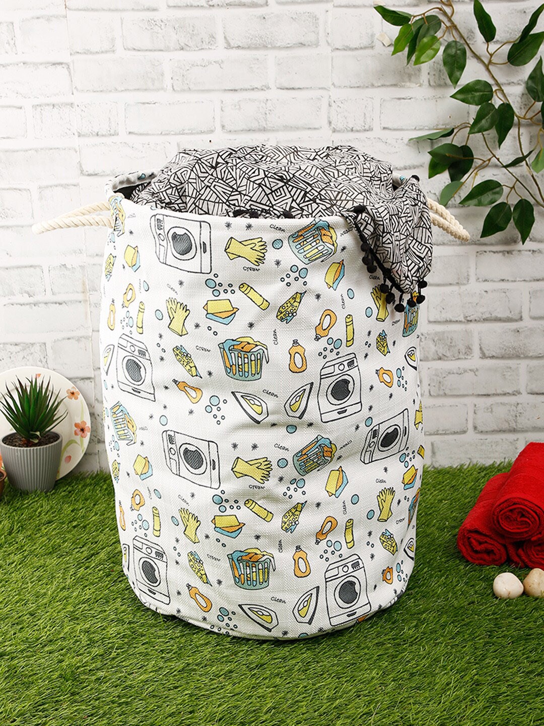 

ROMEE White & Yellow Printed Laundry Bag