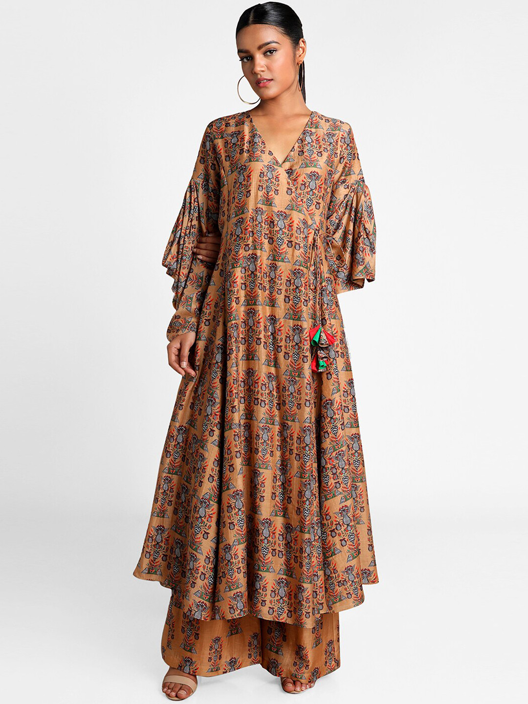 

Masaba Women Beige & Grey Floral Printed Kurta with Palazzos