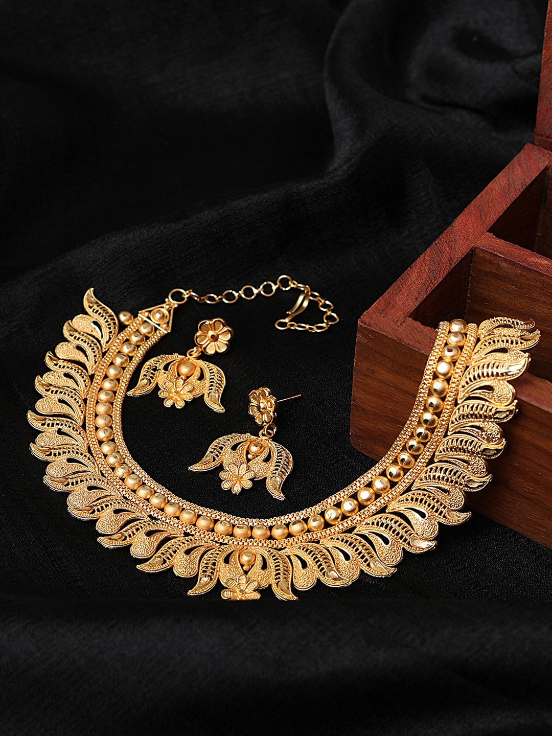 

Yellow Chimes Gold-Plated Handcrafted Jewellery Set
