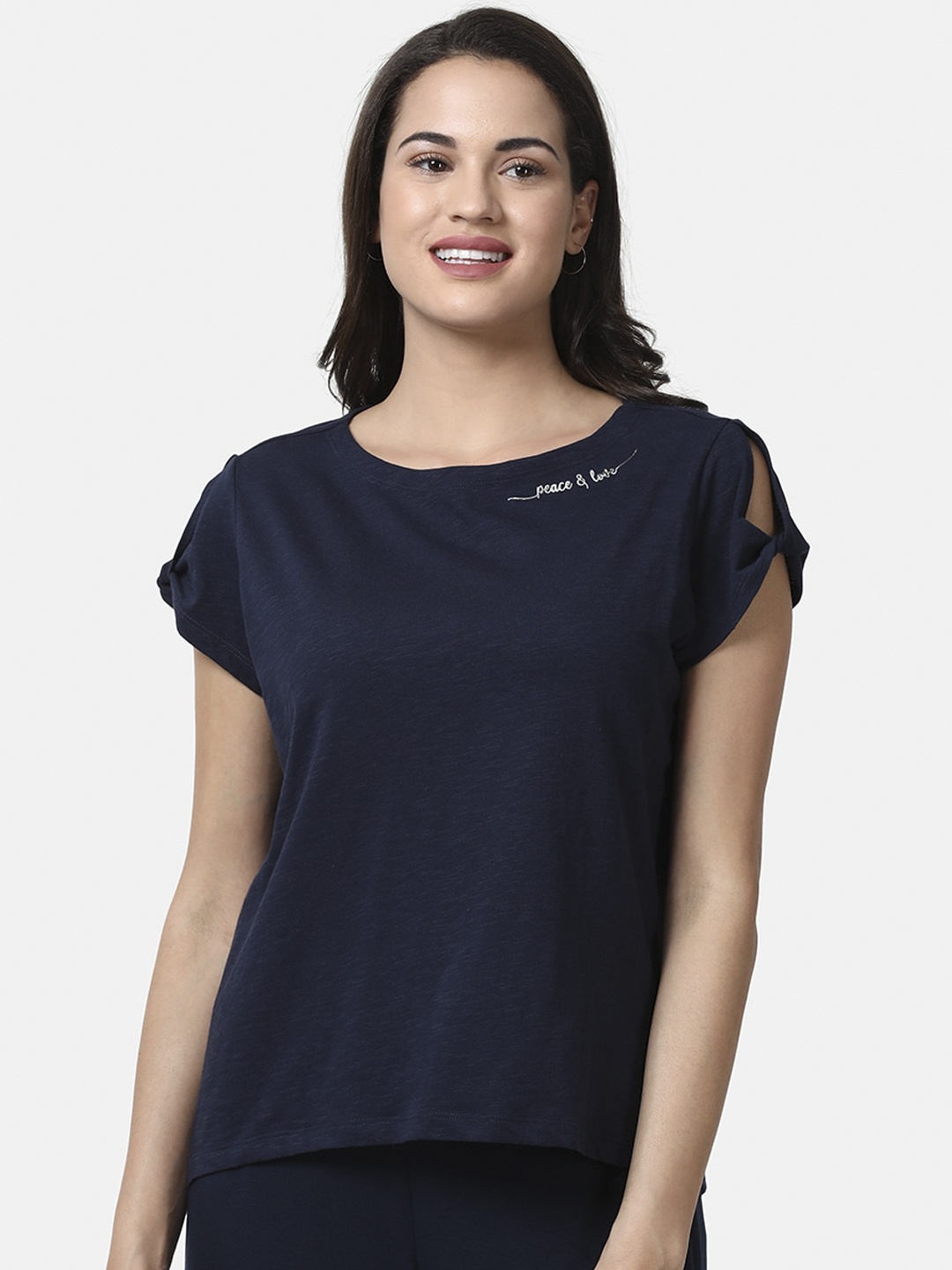 

Enamor Women Navy Blue Solid Round Neck T-shirt