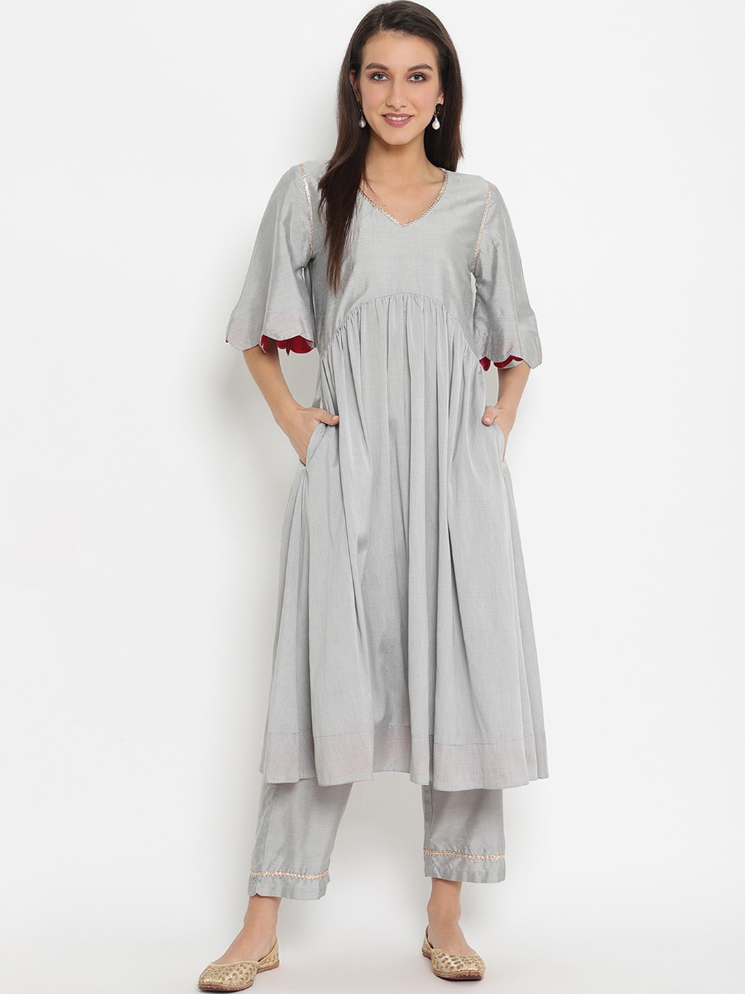 Abhishti Women Silver-Toned Solid Kurta with Trousers